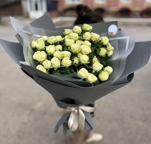 Букет Белые кустовые розы Солинеро в Радченском