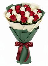 Букет Микс из красных и белых роз в Радченском