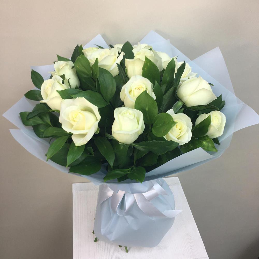 Букет 15 Белых роз Проуд в Радченском
