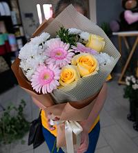 Букет цветов из:  Герберы, Розы и Хризантемы в Радченском