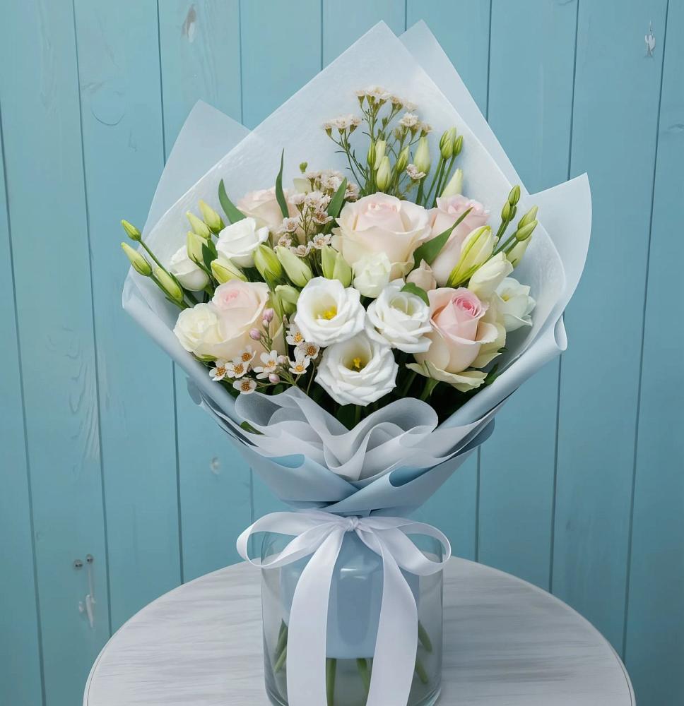 Букет цветов из: Розы и Лизиантусы в Радченском