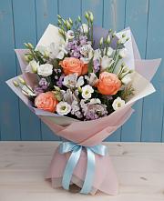 Букет цветов из:  Лизиантусы, Розы, Альстромерии и Гипсофила в Радченском