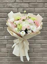 Букет цветов из:  Гвоздики, Розы, Лизиантусы и Хризантемы #REPLACE_PRED# Радченском