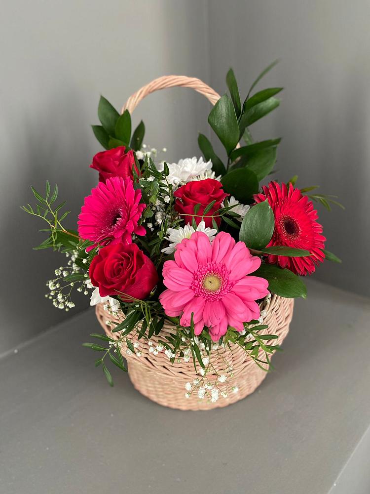 Цветочная композиция из Розы, Хризантемы и Герберы в корзине в Радченском