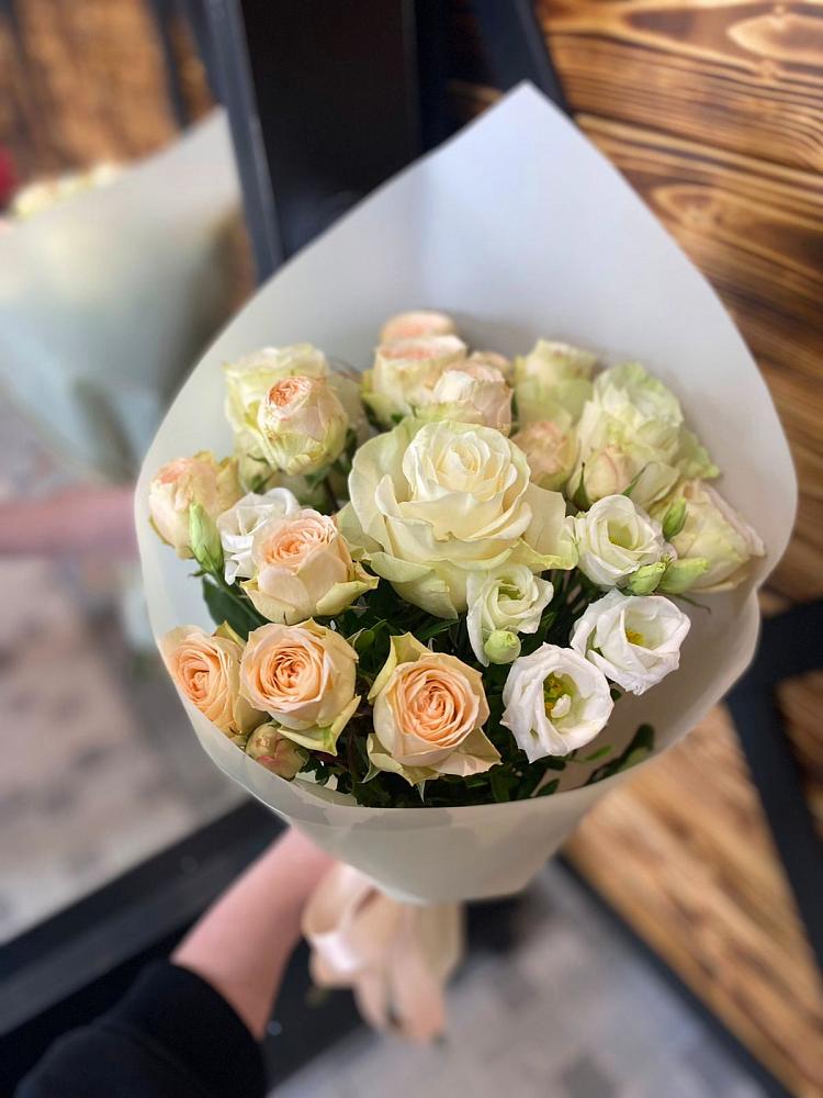 Букет цветов из: Розы и Лизиантусы в Радченском